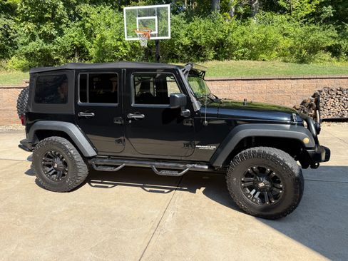 Used 2015 Jeep Wrangler Unlimited Sport w/ Quick Order Package 24S AWD/4WD image 5