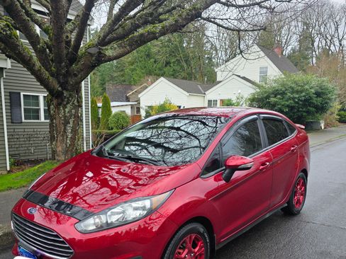 Used 2016 Ford Fiesta SE image 9