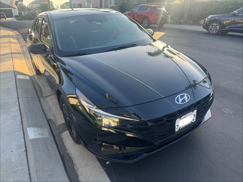 Used 2022 Hyundai Elantra SEL w/ Cargo Package FWD image 2