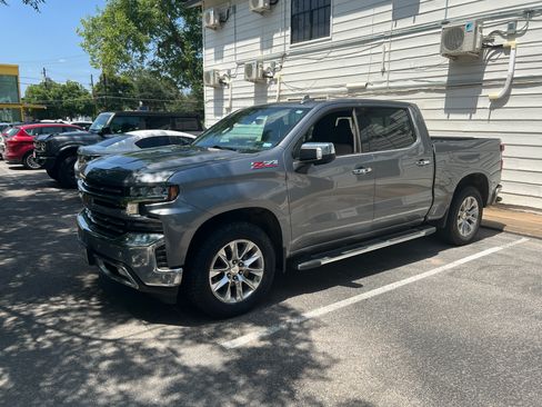Used 2022 Chevrolet Silverado 1500 LTZ w/ Technology Package AWD/4WD image 1