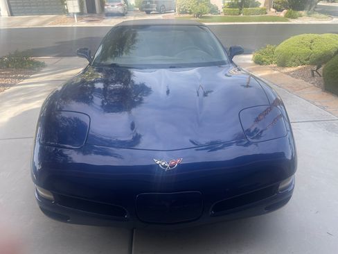 Used 2004 Chevrolet Corvette Convertible w/ Preferred Equipment Group RWD image 2