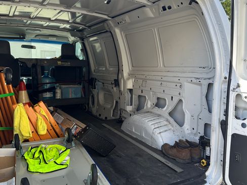 Used 2011 Ford E-150 and Econoline 150 w/ Commercial Cargo Van Pkg RWD image 15