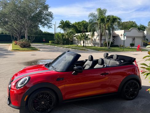 Used 2024 MINI Cooper S image 11