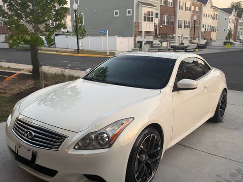 Used 2010 INFINITI G37 Convertible w/ Premium Pkg RWD image 5