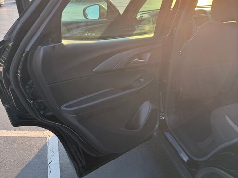 Used 2022 Chevrolet TrailBlazer LS FWD image 12