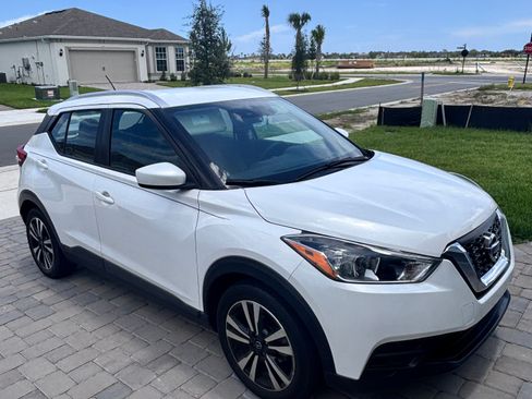 Used 2020 Nissan Kicks SV FWD image 1