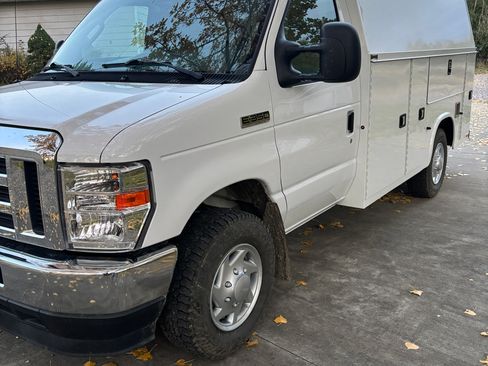 Used 2022 Ford E-350 and Econoline 350 Super Duty w/ Power Windows & Locks Group image 4