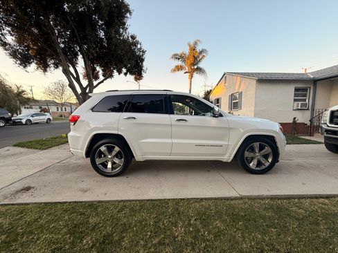 Used 2014 Jeep Grand Cherokee Overland w/ Advanced Technology Group image 5