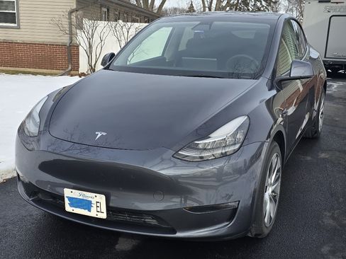 Used 2021 Tesla Model Y Long Range image 1