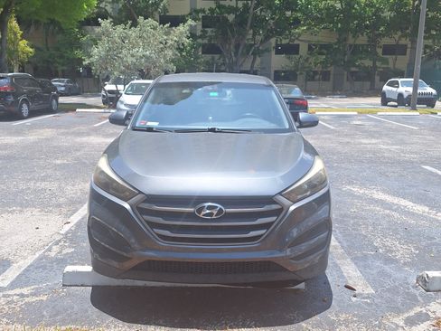 Used 2016 Hyundai Tucson SE FWD image 2