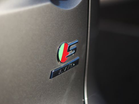 Used 2020 Jaguar F-PACE S image 4