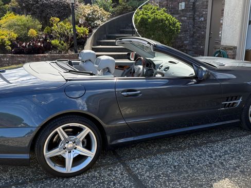 Used 2011 Mercedes-Benz SL 550 image 1