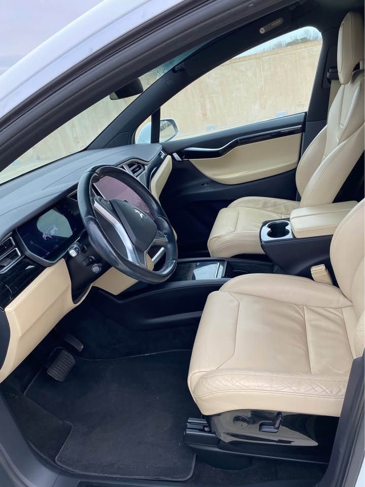 Used 2016 Tesla Model X 60D AWD/4WD image 8