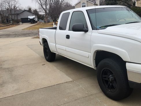 Used 2006 Chevrolet Silverado 1500 LT w/ Light Duty Power Package image 5