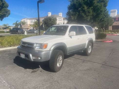 Used 2000 Toyota 4Runner Limited image 1