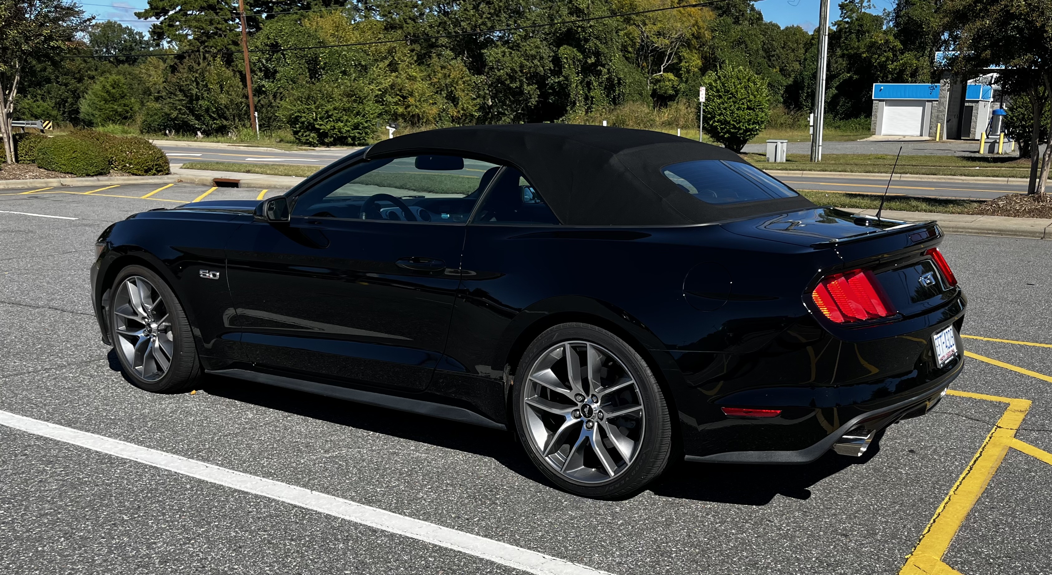 Used 2017 Ford Mustang GT Premium RWD image 5