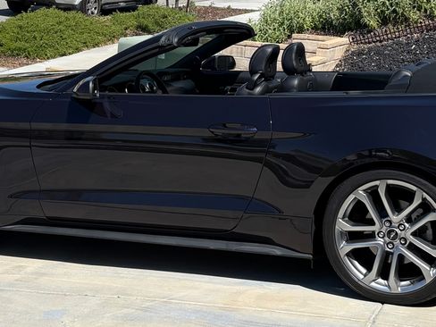 Used 2022 Ford Mustang Premium RWD image 6