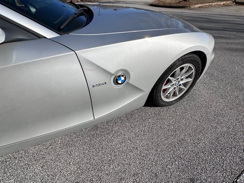 Used 2005 BMW Z4 2.5i image 4