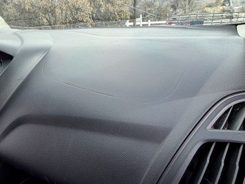 Used 2013 Ford Focus SE w/ SE Winter Pkg image 18