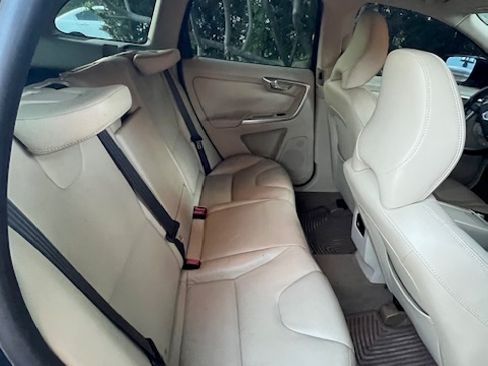 Used 2015 Volvo XC60 T5 Premier Plus image 12