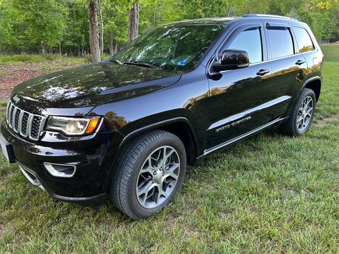 Used 2018 Jeep Grand Cherokee Limited AWD/4WD image 1