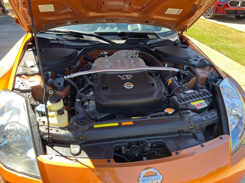 Used 2005 Nissan 350Z Touring image 6