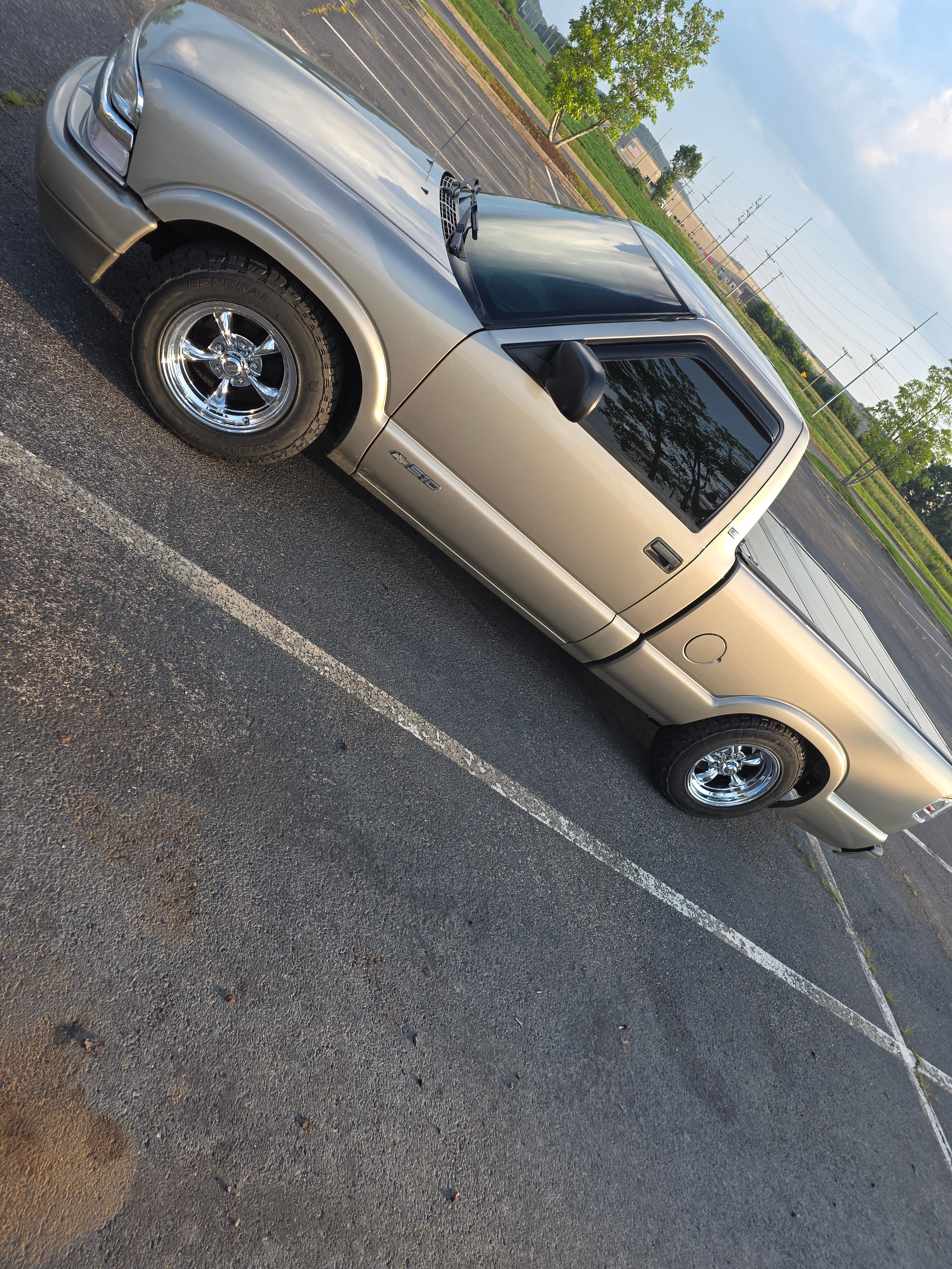 Used 2001 Chevrolet S10 Pickup LS w/ Preferred Equipment Group RWD image 1