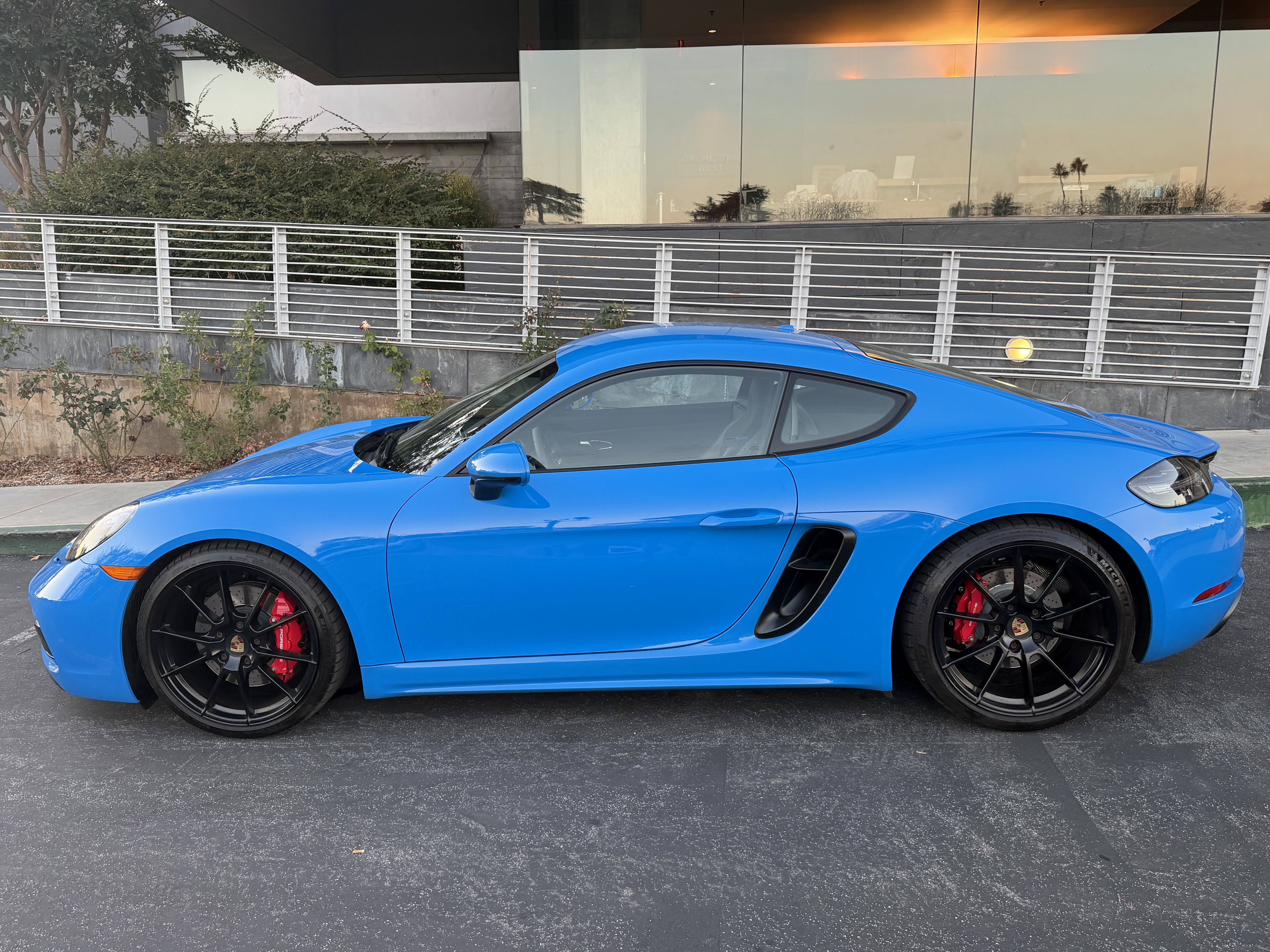 Used 2023 Porsche 718 Cayman GTS RWD image 2