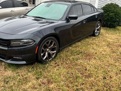 Used 2016 Dodge Charger SXT w/ Premium Group image 6