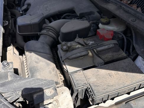 Used 2016 Ford Explorer XLT w/ Equipment Group 202A AWD/4WD image 12