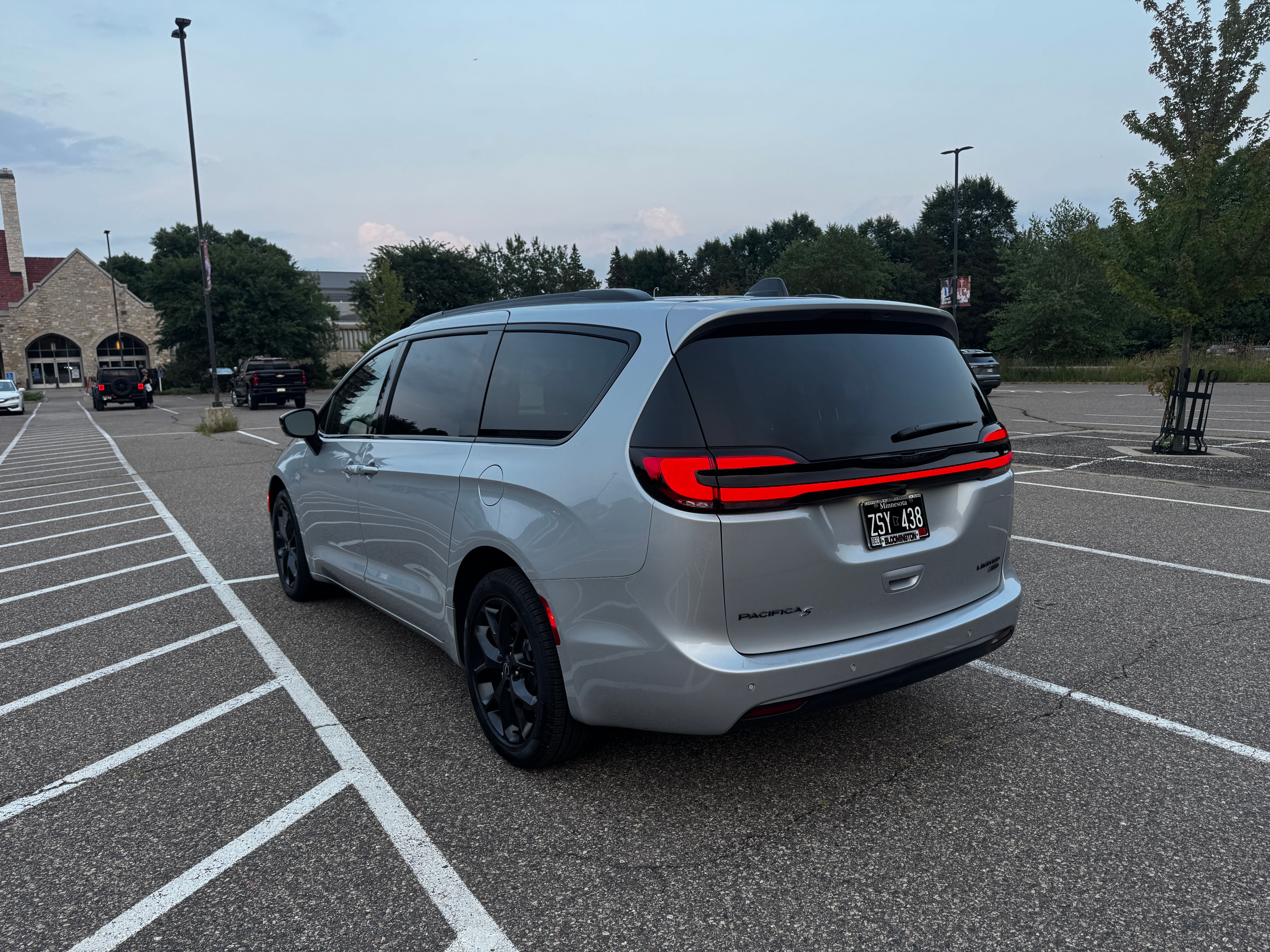 Used 2026 Chrysler Pacifica Limited w/ S Appearance Package AWD/4WD image 10