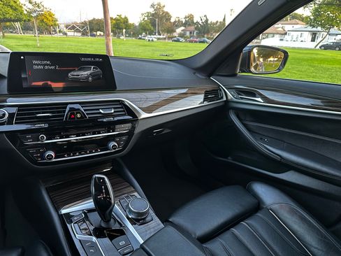 Used 2018 BMW 530e RWD image 15