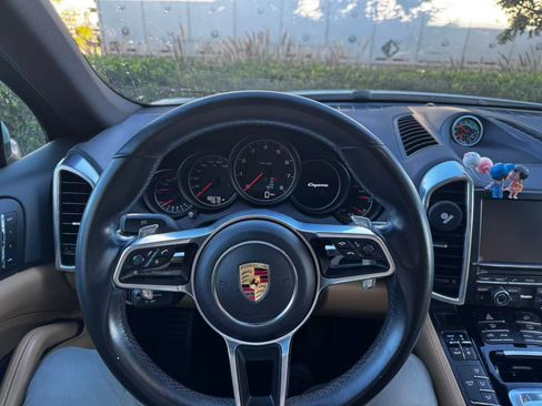 Used 2016 Porsche Cayenne image 9