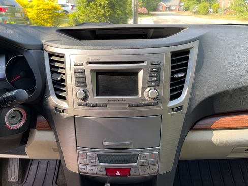 Used 2014 Subaru Outback 2.5i Limited AWD/4WD image 8