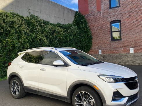 Used 2022 Buick Encore GX Essence w/ Advanced Technology Package image 1