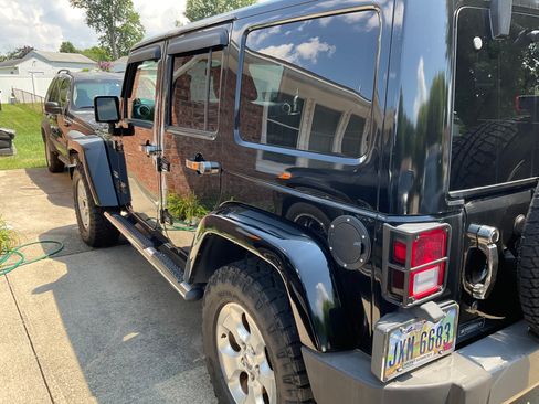 Used 2014 Jeep Wrangler Unlimited Sahara w/ Dual Top Group AWD/4WD image 8