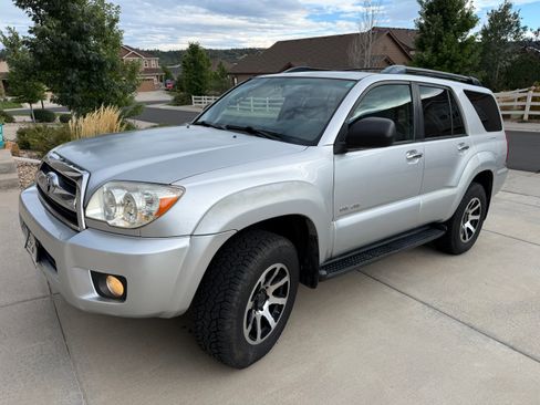 Used 2006 Toyota 4Runner SR5 AWD/4WD image 12