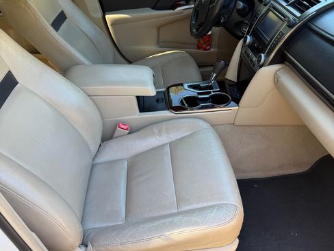 Used 2013 Toyota Camry XLE image 12