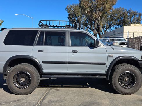 Used 2000 Mitsubishi Montero Sport LS image 2