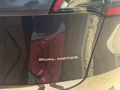 Used 2023 Tesla Model Y Long Range AWD/4WD image 2