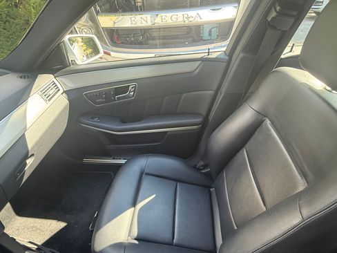 Used 2010 Mercedes-Benz E 350 4MATIC Sedan image 15