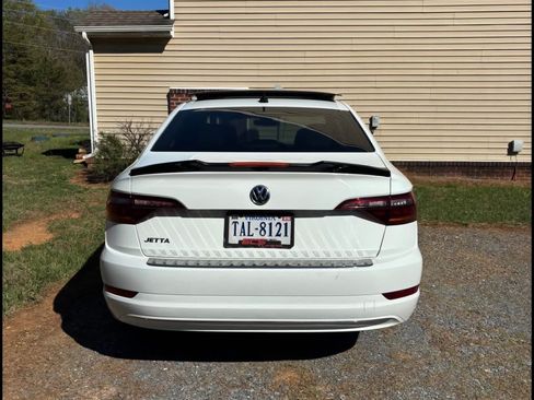Used 2019 Volkswagen Jetta SEL w/ Cold Weather Package FWD image 8