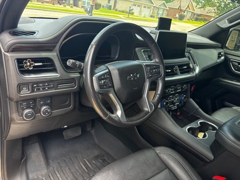 Used 2022 Chevrolet Tahoe Z71 w/ Luxury Package AWD/4WD image 8