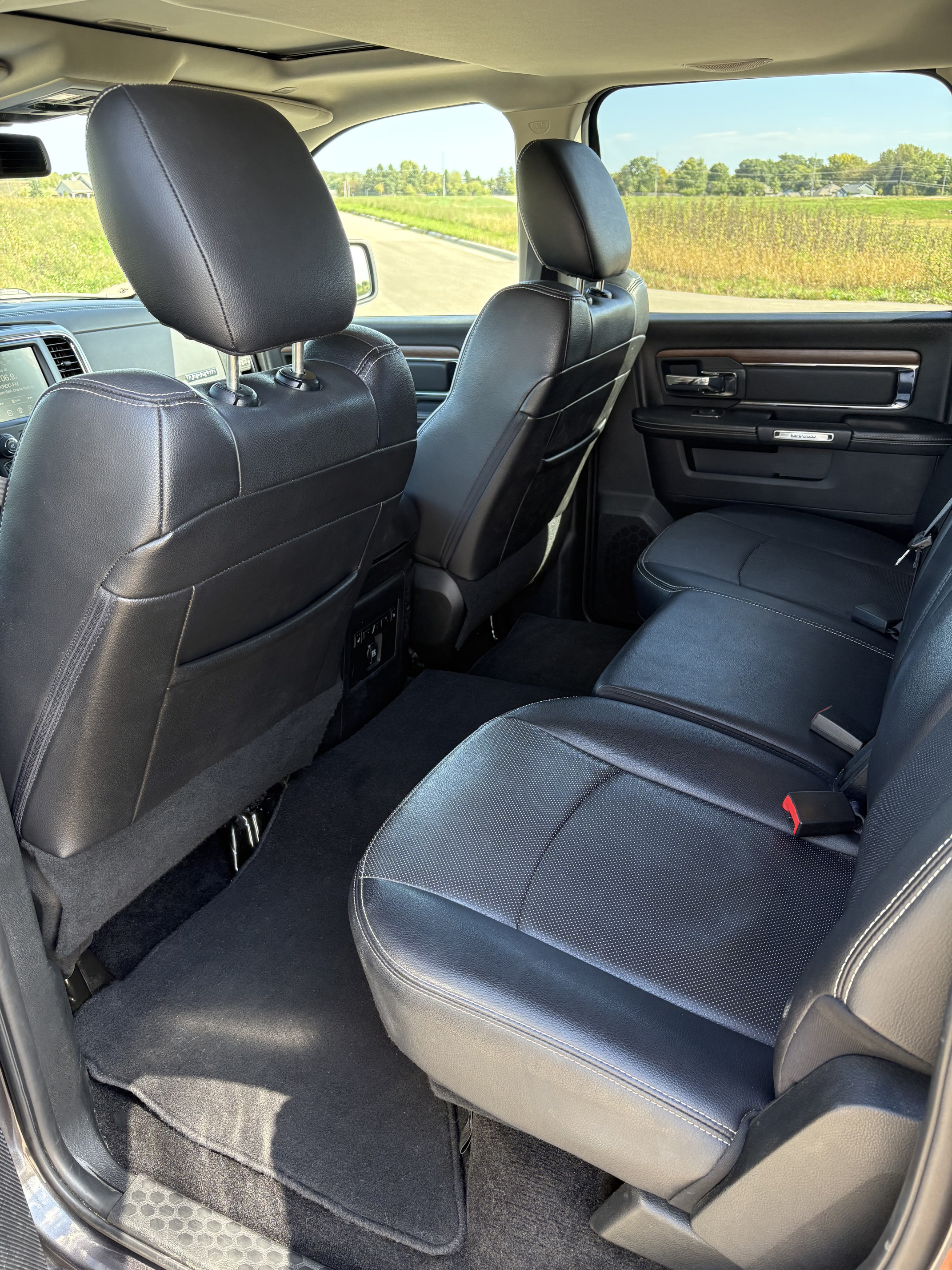 Used 2017 RAM 1500 Laramie w/ Convenience Group AWD/4WD image 17