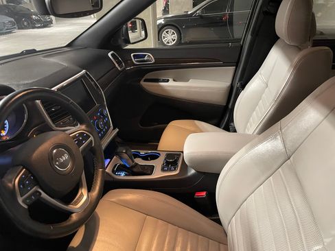 Used 2018 Jeep Grand Cherokee Limited AWD/4WD image 4