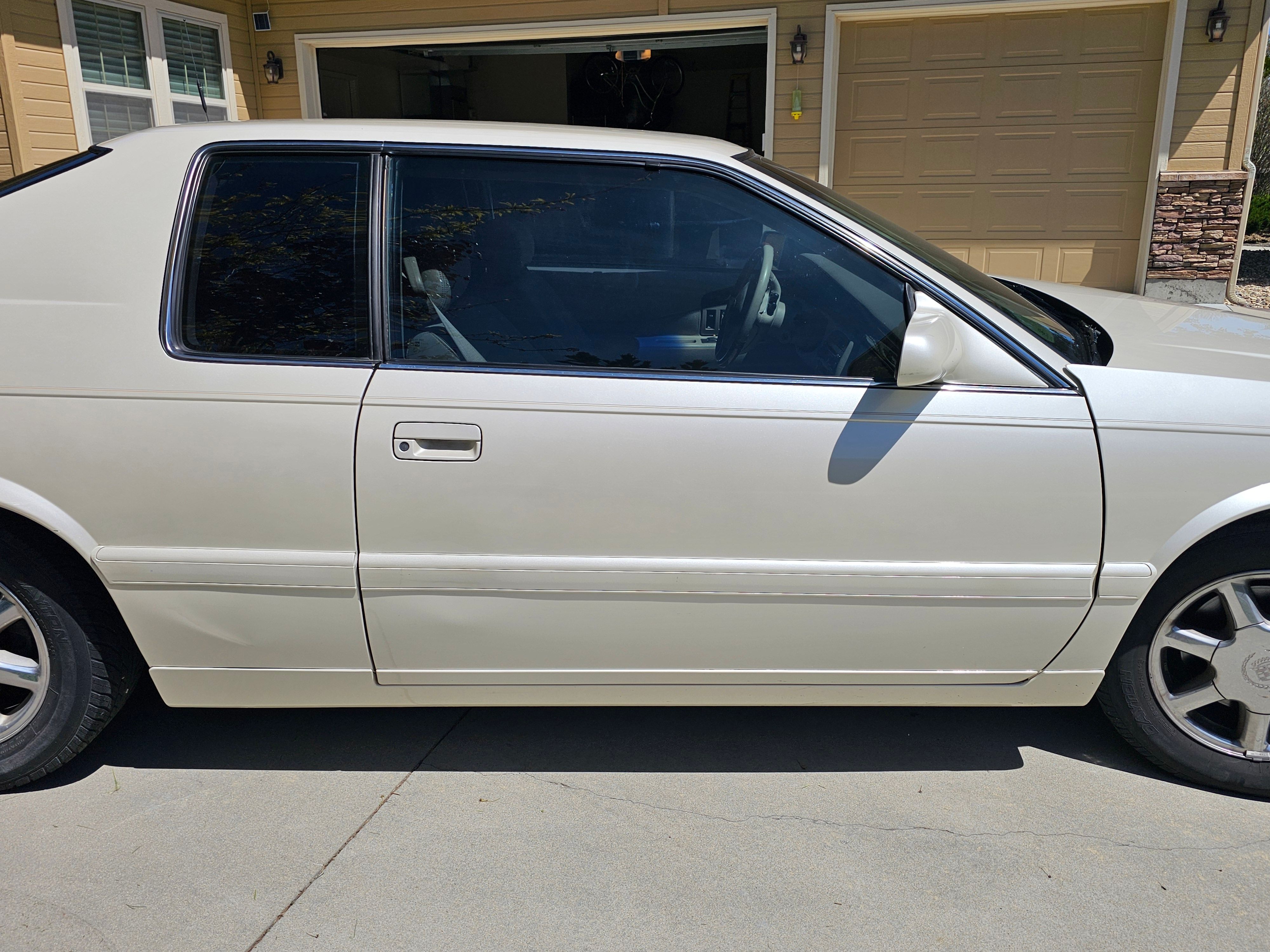 Used 2001 Cadillac Eldorado Touring FWD image 12