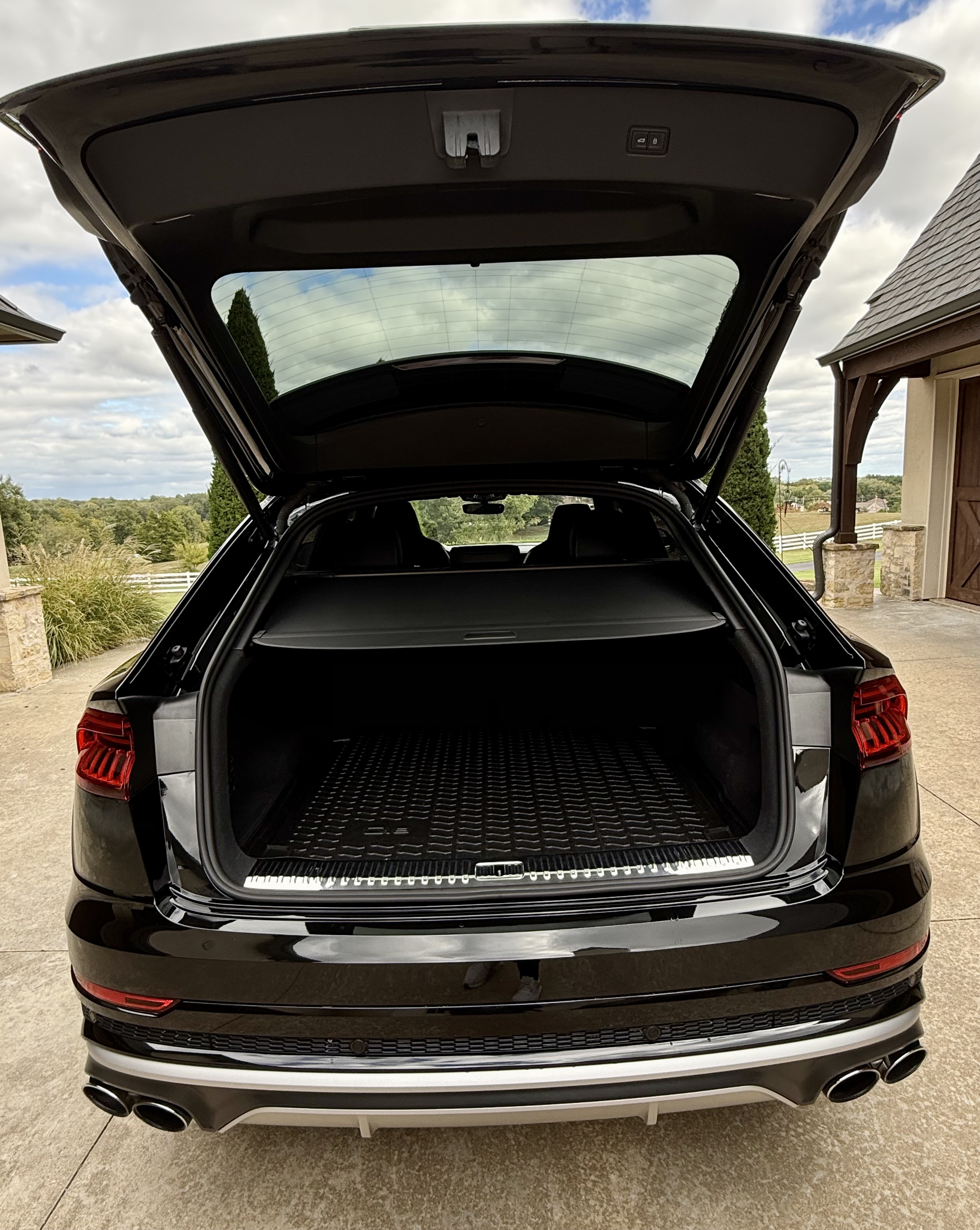 Used 2022 Audi SQ8 Prestige AWD/4WD image 12