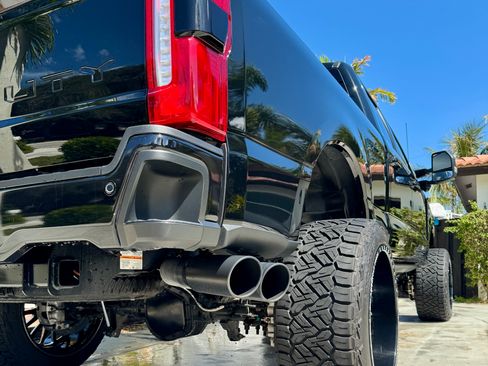 Used 2024 Ford F250 Lariat w/ Black Appearance Package image 18