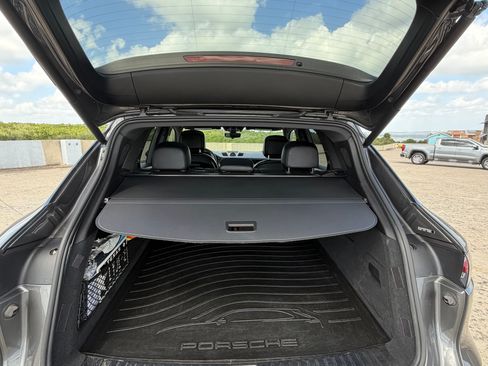 Used 2022 Porsche Cayenne AWD/4WD image 19
