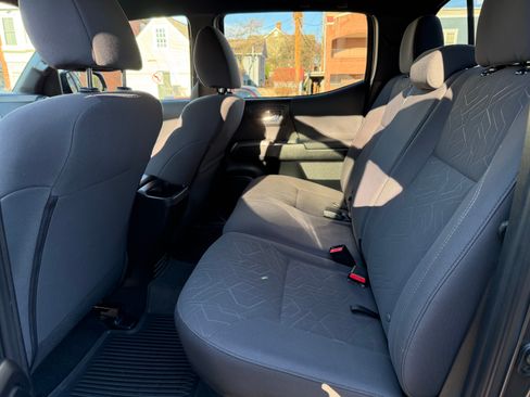 Used 2017 Toyota Tacoma TRD Off-Road w/ Tow Package (A/T) image 10